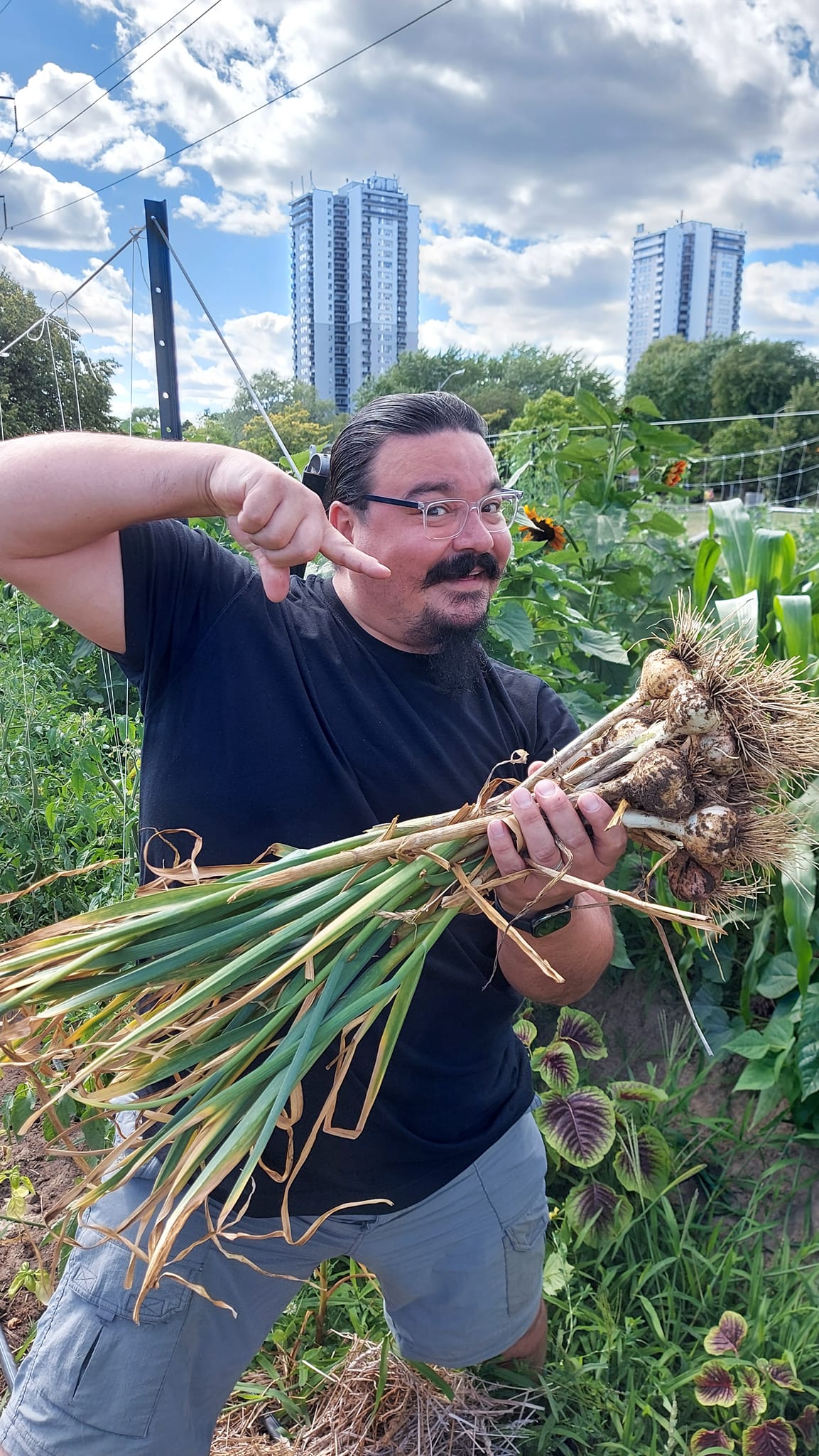 Garlic Growing Tips – Charles Catchpole, 10:00 to 10:25 am
